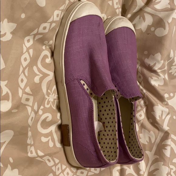 Big girls UGG canvas plum slip on sz 5 - Picture 2 of 4